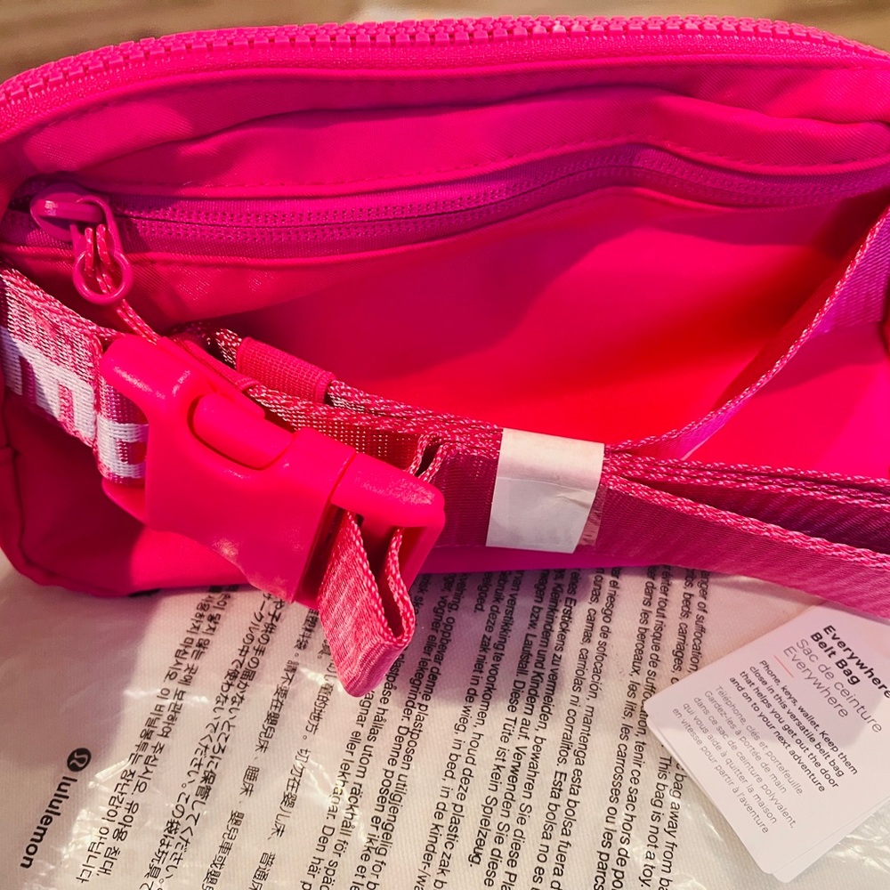 lululemon athletica Hot Pink Travel Cosmetic Pouch - Picture 2 of 4